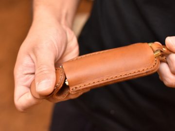 ベル型キーケース　蓋を閉める