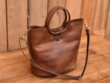 リング取っ手のハンドバッグ カスターニョ