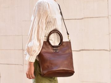 リング取っ手のハンドバッグ 斜め掛け
