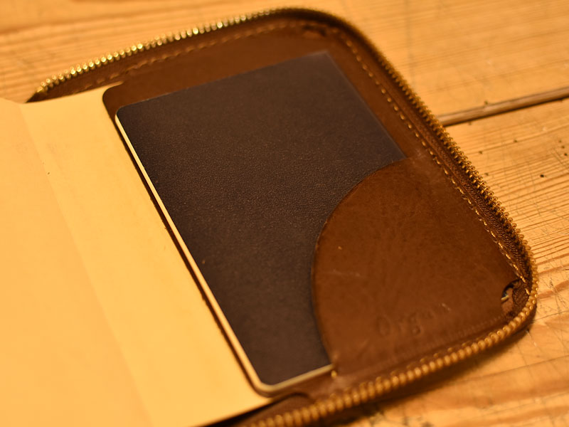 ファスナーブックケースSサイズのポケット