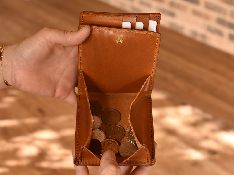 サドルプルアップを使った二つ折り財布 小銭入れ