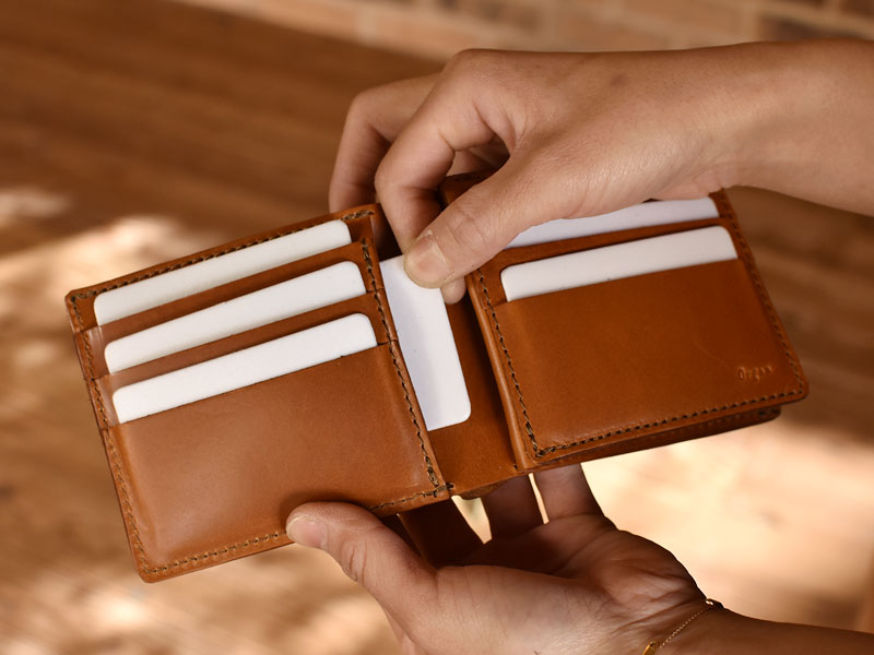 サドルプルアップを使った二つ折り財布 ポケット
