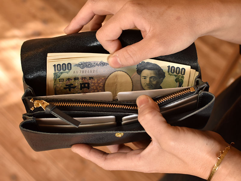 かぶせの長財布 お札入れ