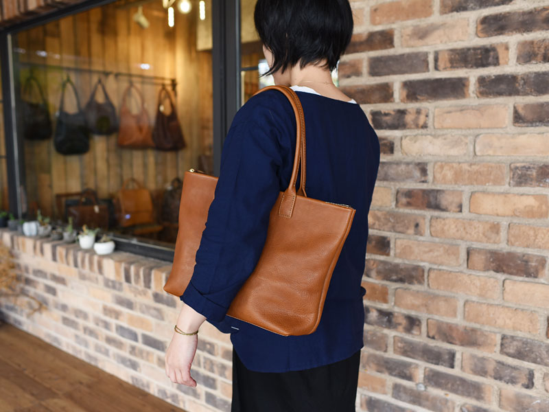 3部屋のファスナートート横型 肩掛け