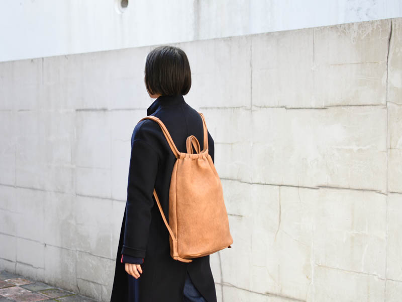 着用女性M