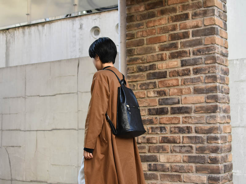 着用女性