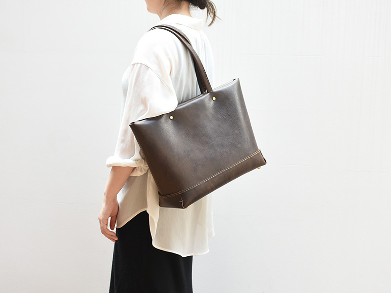 シップトート Mサイズレディース着用